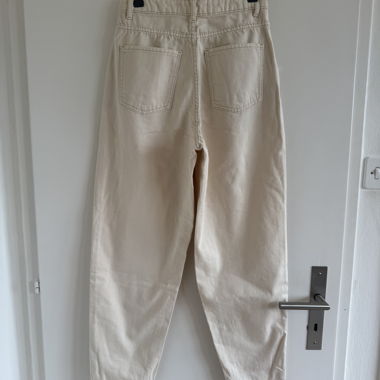Ecru high waisted jeans