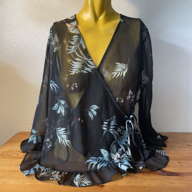 Haut transparent fleuri 