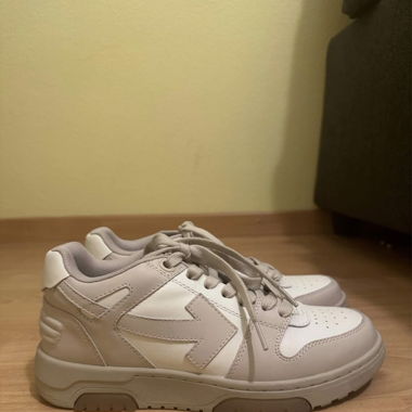 Off-White Sneaker 
