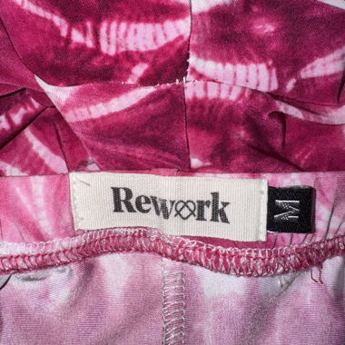 Shorts rework avec motif tie-dye
