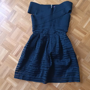 Robe noire à texture