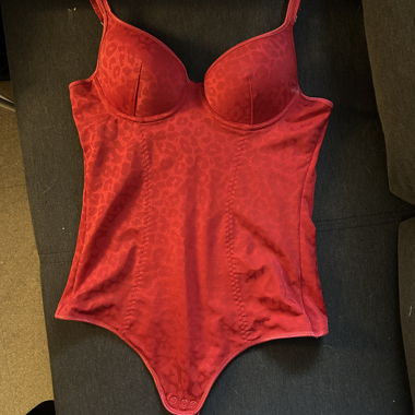 Red Maddison Body