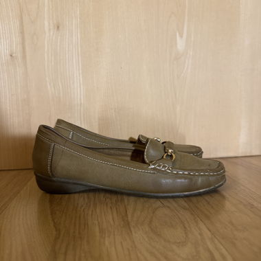 Ballet flats