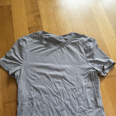 Graues enges shirt