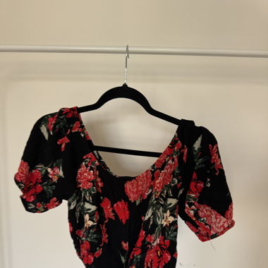 Off shoulders crop top