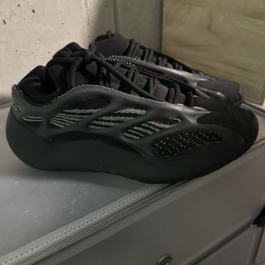 Adidas Yeezy Boost 700 V3 noir  originales 