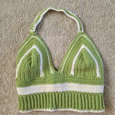 Gehäkeltes Crop-Top grün/weiss
