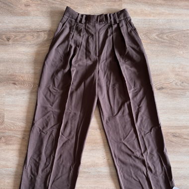 Stoffhosen (neu & ungewaschen deshalb zerknittert)