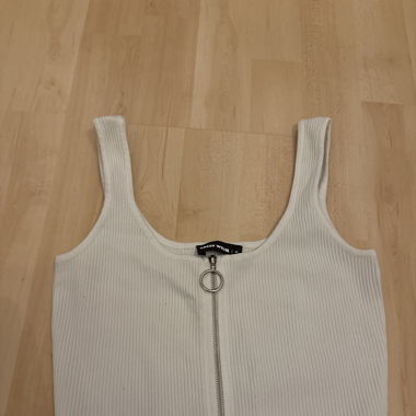 Weisses Crop Top mit Reisverschluss