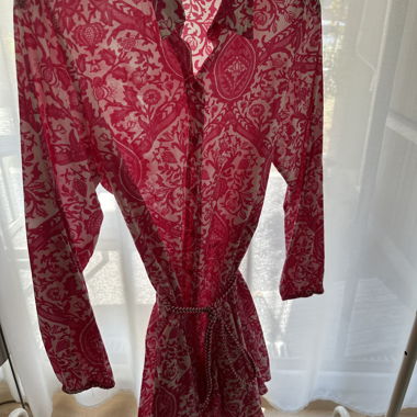 Kleid mit Bindegürtel pink