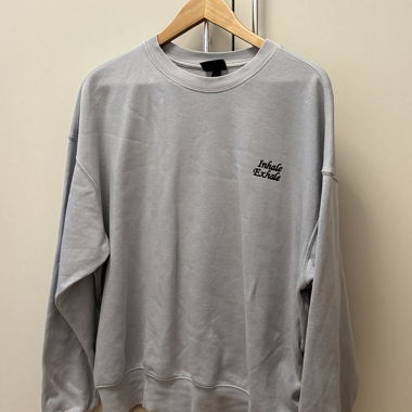 Grauer Sweatshirt-Pullover