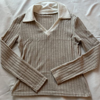 Maglione a coste con colletto