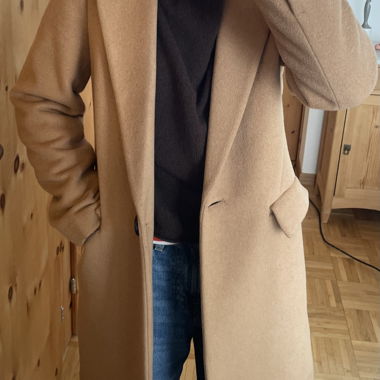 Cappotto camel ZARA con chiusura a bottone