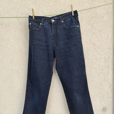 Dunkelblaue Armani Jeans