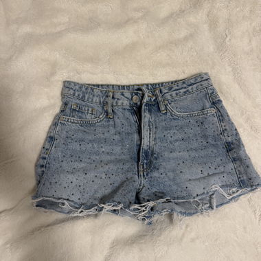 Jeansshorts mit silbernen Strasssteinen / Grösse XS