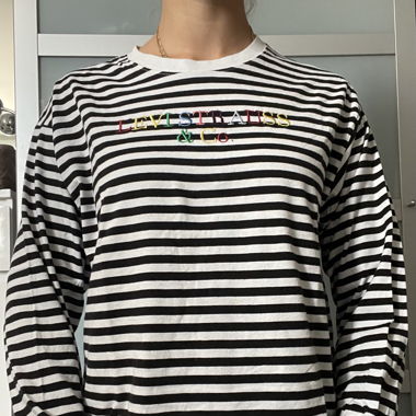 Gestreifter Levis Pulli