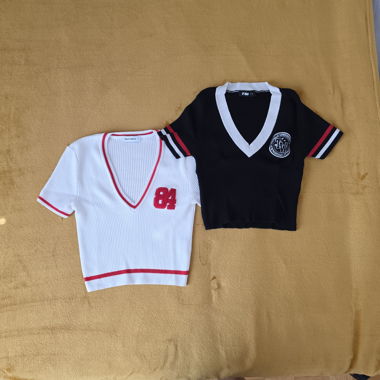 2 Top corto stile universitario