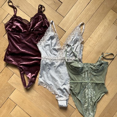 3x Bodysuits