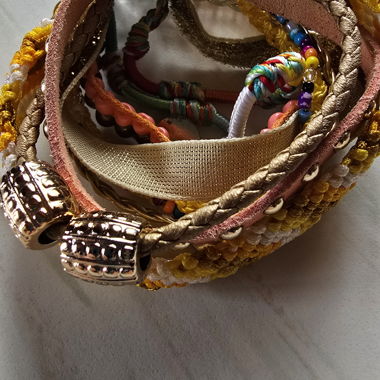 Set mit Multi-Strand-Armbändern