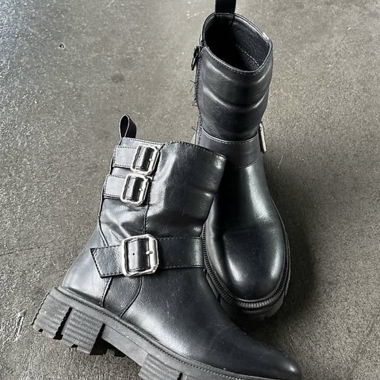 Schwarze Stiefel
