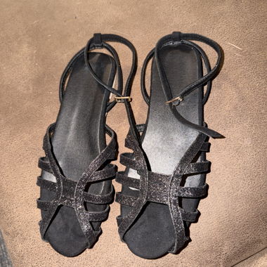 Schwarze Sandalen