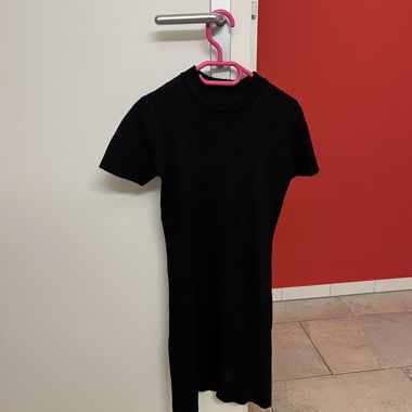 Black short-sleeve dress
