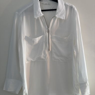 Weisses Zip-Top mit Brusttaschen