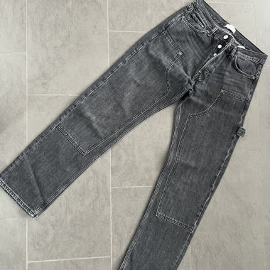 Jeans gris à jambe droite