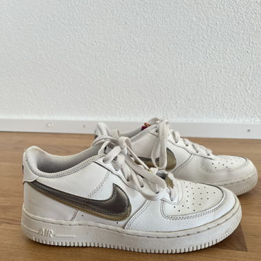 Nike Air Force 1 LV8