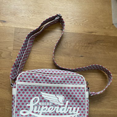 Superdry Umhängetasche