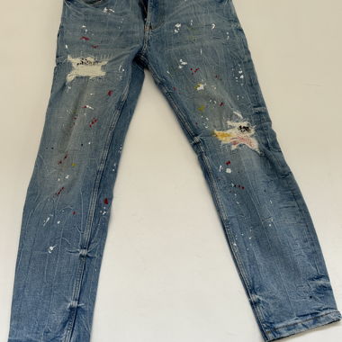 ZARA-Jeans mit verwaschem Look und Farbspritzern