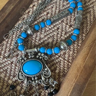 Collana di perle turchesi