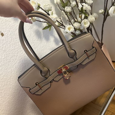 Handtasche