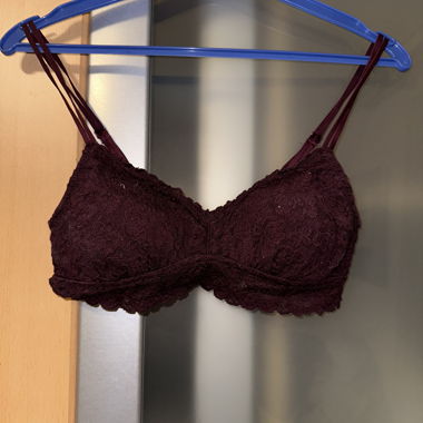 Reggiseno in pizzo rosso scuro