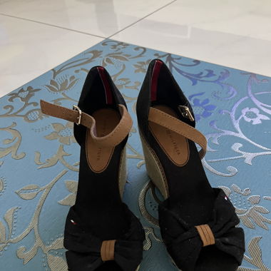 Black Tommy Hilfiger Sandale