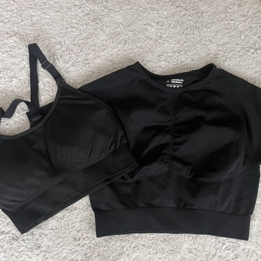 brassière et haut de sport