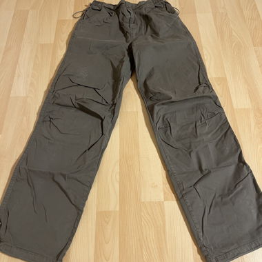 Pantaloni parachute kaki