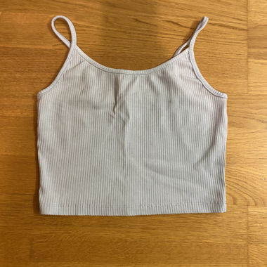 Hellblaues Ripp-Crop-Top mit Spaghettitraegern