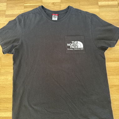 T-shirt The North Face nera