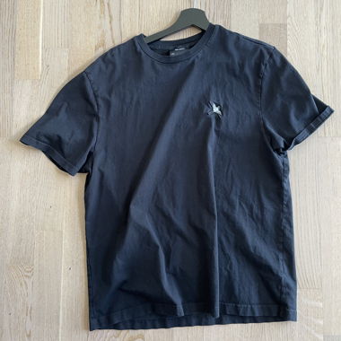 T-shirt noir Axel Arigato