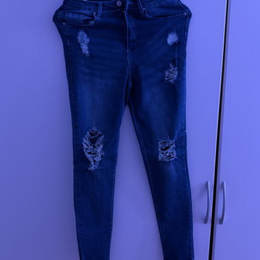 Zerrissene Jeans in Dunkelblau