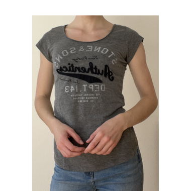 graues T-Shirt mit Print