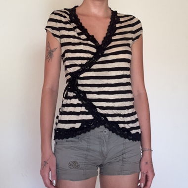 Top a righe nero e crema