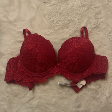 Red lace padded bra