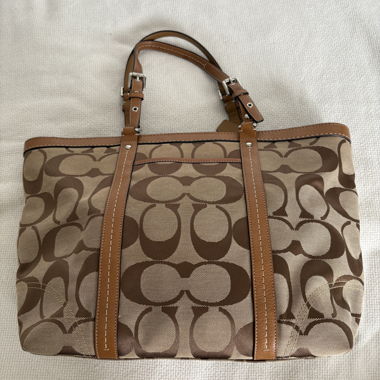 big brown coach shoulder bag