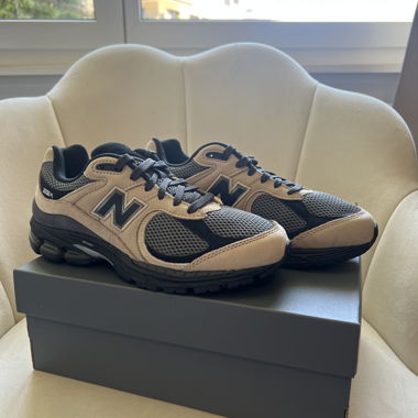 New Balance 2002R Sneakers
