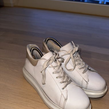 White plattform sneakers