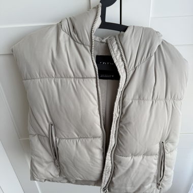 Gilet imbottito Zara con cappuccio S