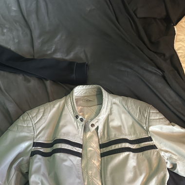 Weisse Echtlederjacke