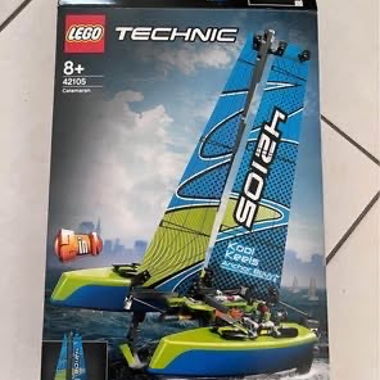 LEGO Technic  Catamaran 42105